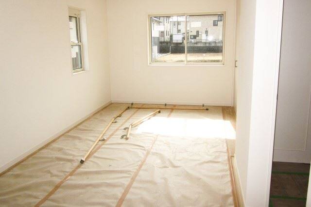 町田市で床の補修工事をする