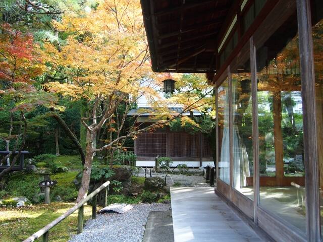 濡れ縁は壁がなく雨風の影響を受ける